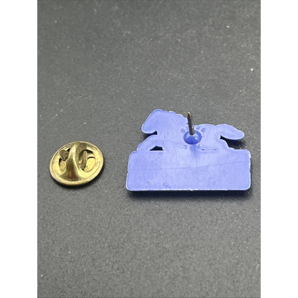Greater Louisville Kentucky Gold Tone Horse Plastic Lapel Hat Pin - Picture 3 of 3